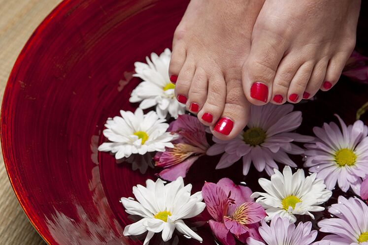 Therapeutisches Bad gegen Zehennagelpilz zu Hause
